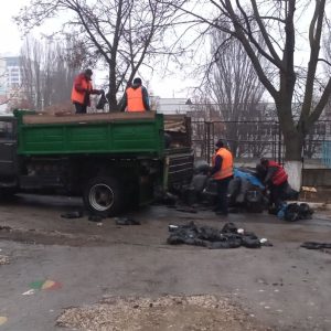 Ajutorul necesar în evacuarea sacilor speciali cu frunzișul acumulat în urma salubrizării teritoriului este oferit de către APLP nr. 54/218 COOP